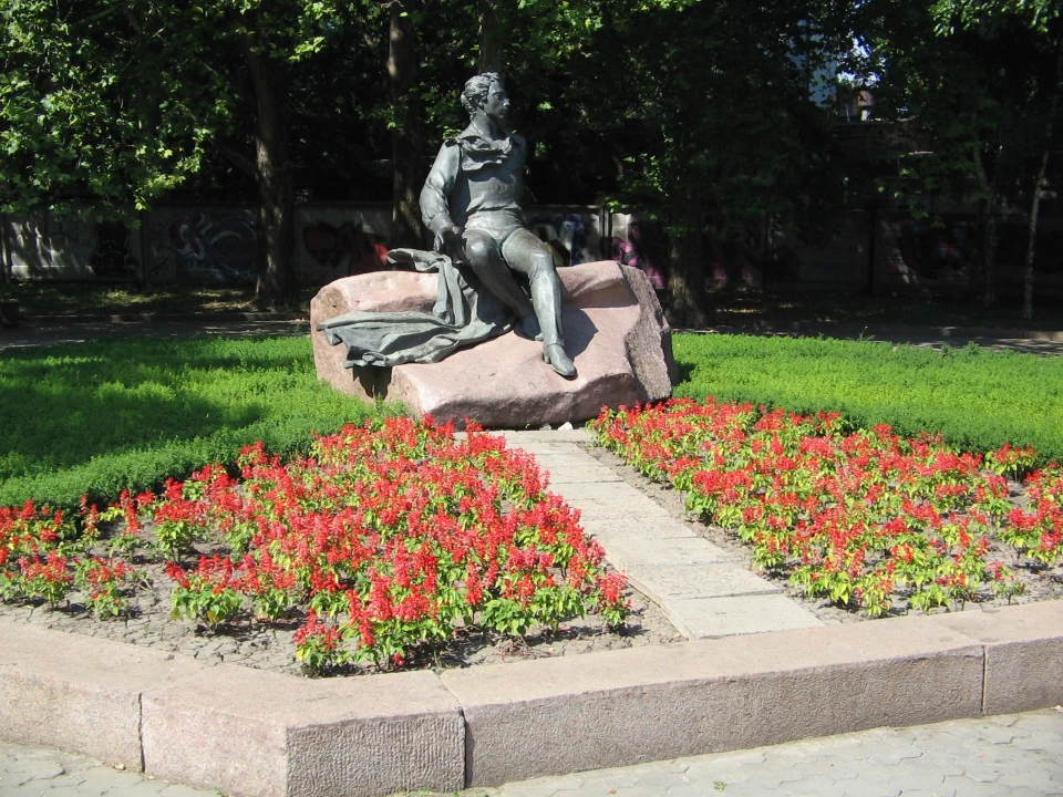 На фото: Пам'ятник, Олександр Пушкін, Миколаїв