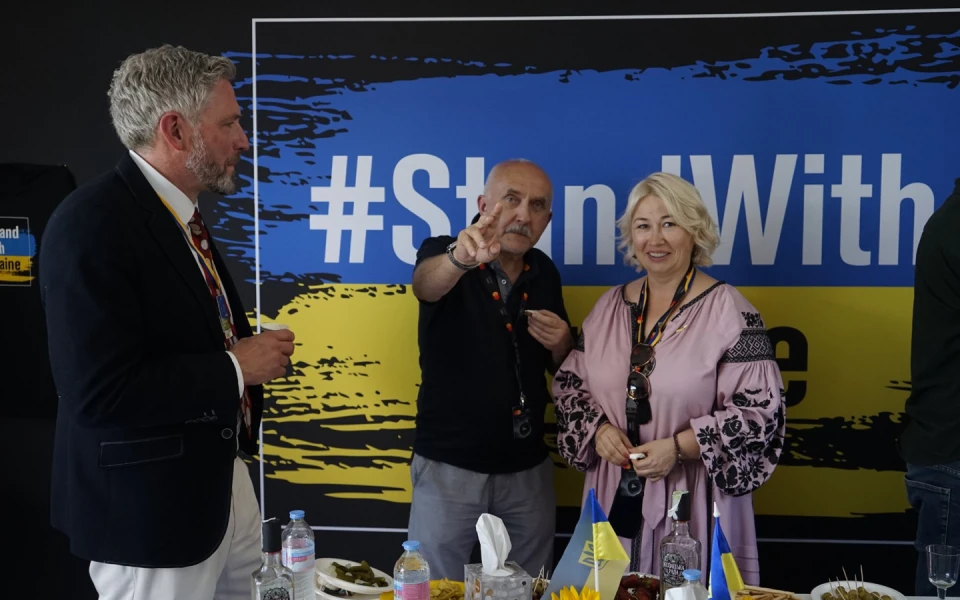 На фото украинский павильон в Каннах
