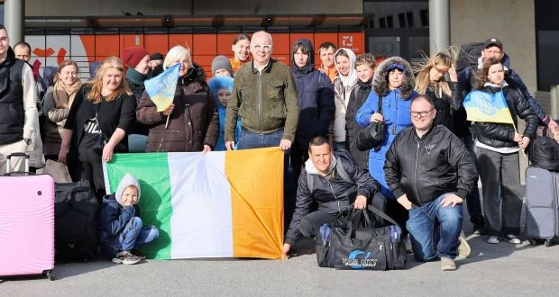 На фото беженцы из Мариуполя, прибывшие в Ирландию