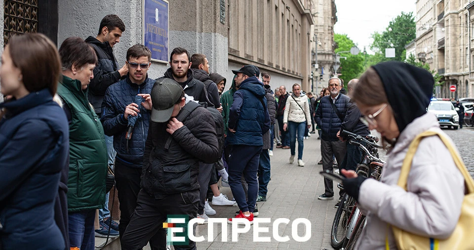 Друга марка із серії присвячена операції зі знищення крейсера "Москва". Її презентація відбулася рівно на 40-й день від його затоплення. Загальний наклад марок цього разу становить 5 мільйонів примірників з внутрішнім та міжнародним номіналами. Діятимуть