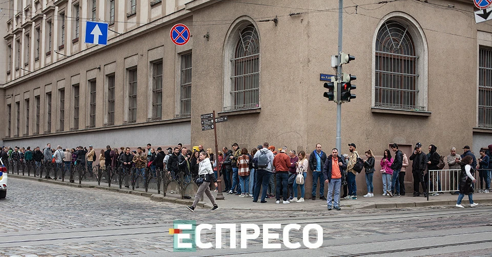Друга марка із серії присвячена операції зі знищення крейсера "Москва". Її презентація відбулася рівно на 40-й день від його затоплення. Загальний наклад марок цього разу становить 5 мільйонів примірників з внутрішнім та міжнародним номіналами. Діятимуть