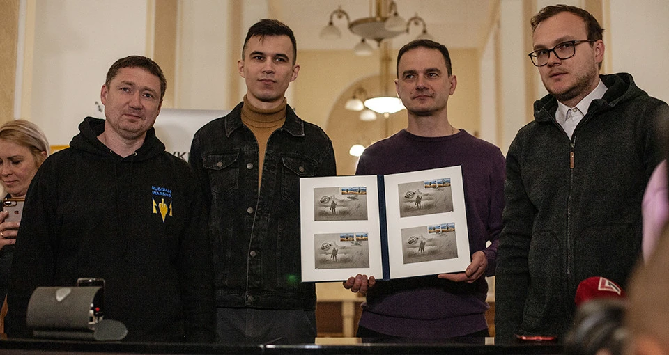 Друга марка із серії присвячена операції зі знищення крейсера "Москва". Її презентація відбулася рівно на 40-й день від його затоплення. Загальний наклад марок цього разу становить 5 мільйонів примірників з внутрішнім та міжнародним номіналами. Діятимуть