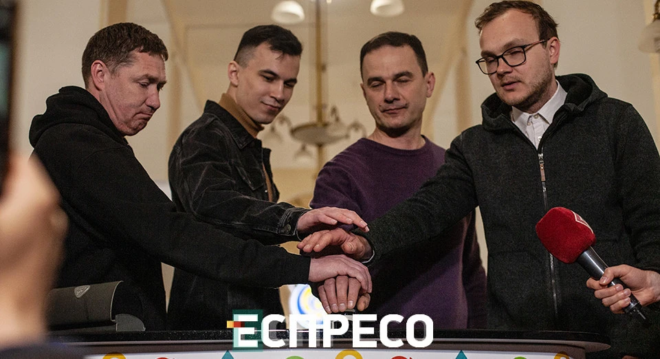 Друга марка із серії присвячена операції зі знищення крейсера "Москва". Її презентація відбулася рівно на 40-й день від його затоплення. Загальний наклад марок цього разу становить 5 мільйонів примірників з внутрішнім та міжнародним номіналами. Діятимуть