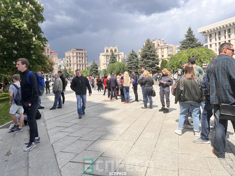 Черга за новою поштовою маркою "Рускій воєнний кораблль" у Києві