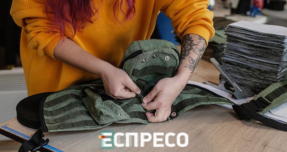 Пошиття розвантажень у майстерні "На відстані поцілунку" у Львові