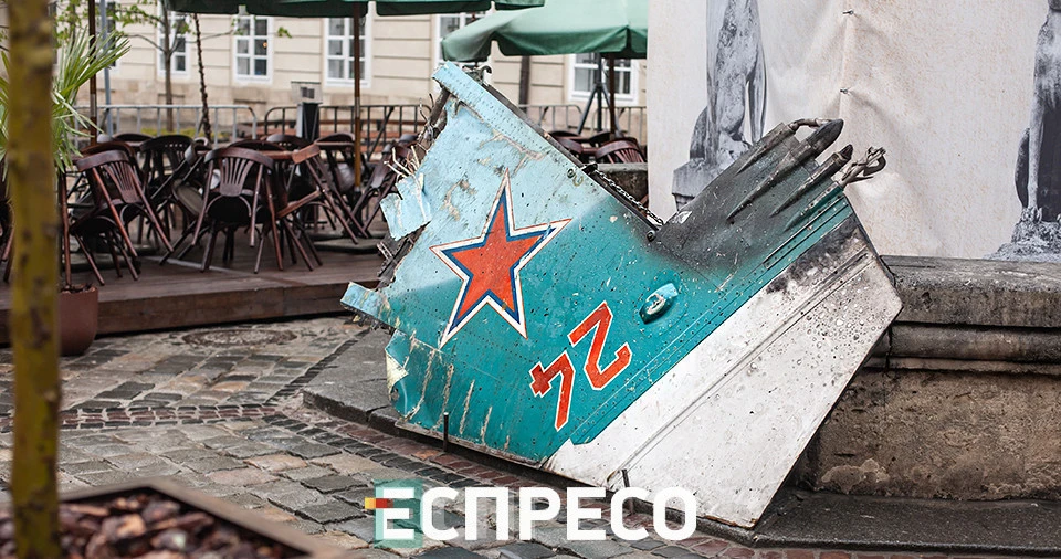Частина збитого ворожого Су-34 на площі Ринок у Львові