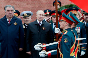 Путін на військовому параді у Москві Путін на військовому параді у Москві