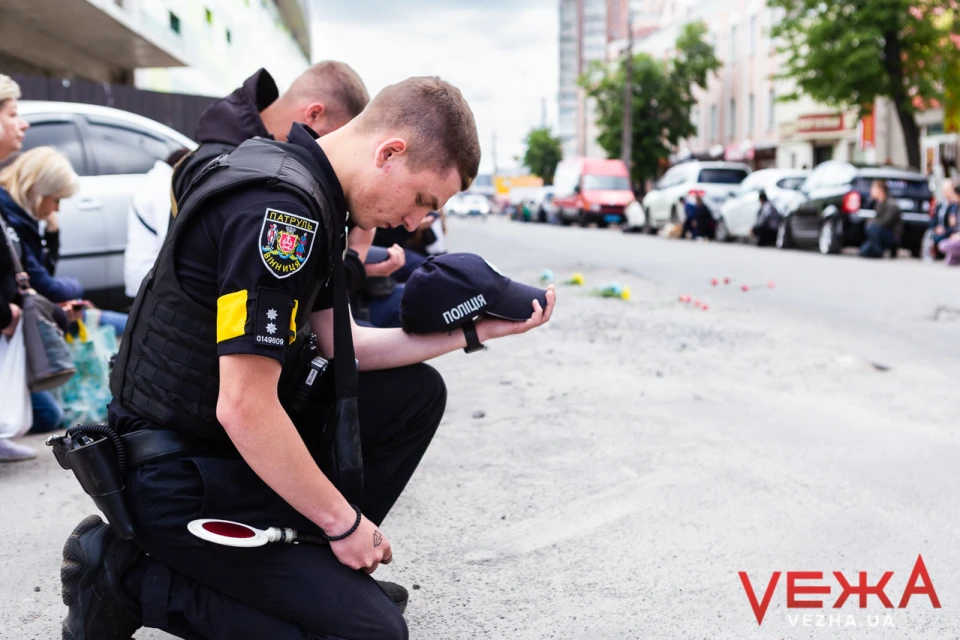 На фото вінничани, які зустрічають Героїв