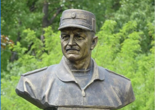Пам'ятник генералу Кульчицькому в Чорткові