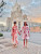 Дві дівчини у Москві вийшли на антивоєнну акцію в Москві у вимащених червоною фарбою білих сукнях