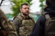 На фото Володимир Зеленський, під час візиту на Харківщину