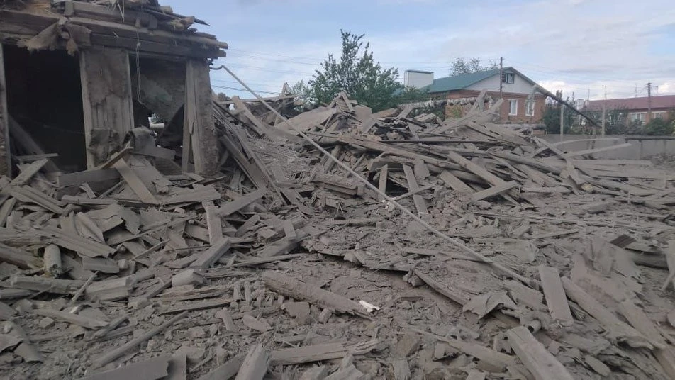 На фото: згарище від лікарні в селищі Золочів Харківської області під ракетного удару РФ