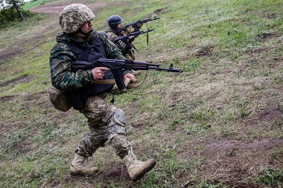 На фото військовослужбовці ЗСУ
