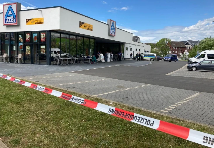 Супермаркет в містечку Швальмштадт, де сталася стрілянина