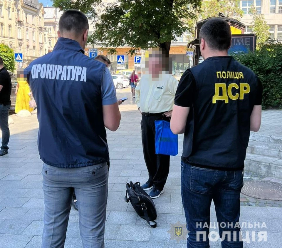 Хабар за неправомірні дії