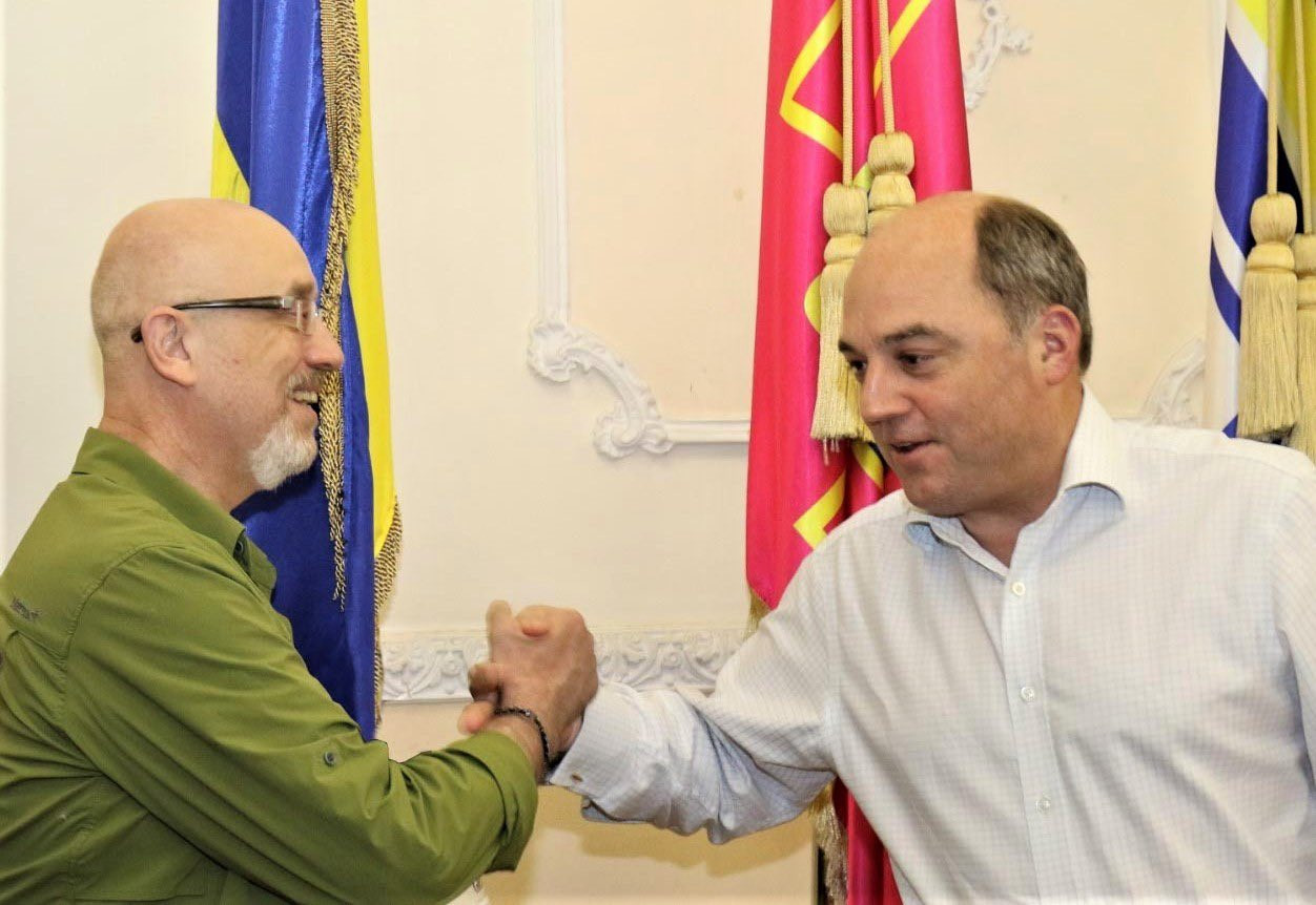 На фото Олексій Резніков та Бен Воллес