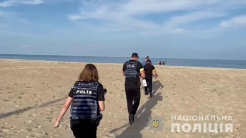 На фото працівники поліції