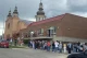 На фото очередь на ярмарку вакансий в Канаде