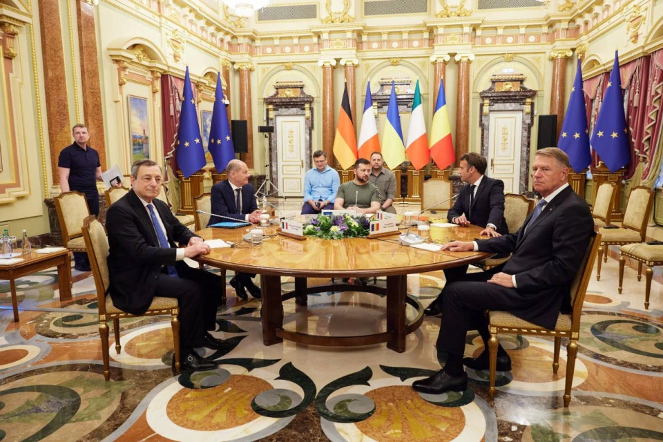 На фото учасники зустрічі в Києві