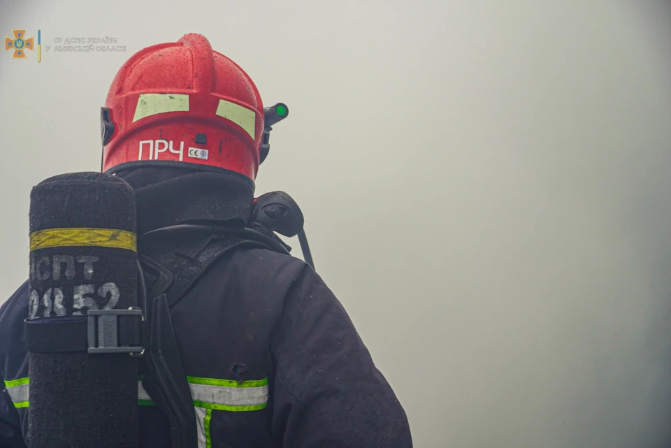 Рятувальник на пожежі
