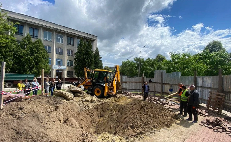 пам'ятник Богомолову