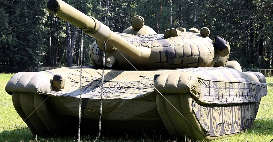 надувний танк муляж