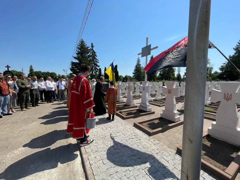 могили