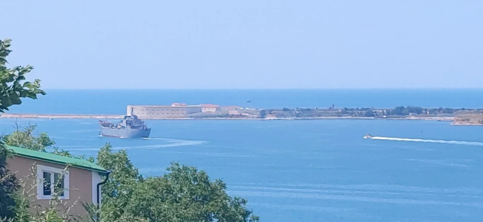 Великий десантний корабель ЧФ РФ виходить у море