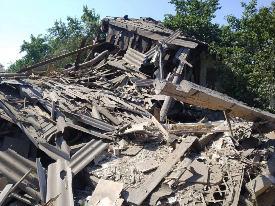 На фото наслідки обстрлів на Донеччині
