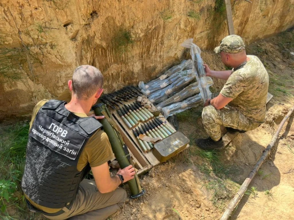 Понад 600 набоїв і граната: на Чернігівщині виявили склад російських загарбників