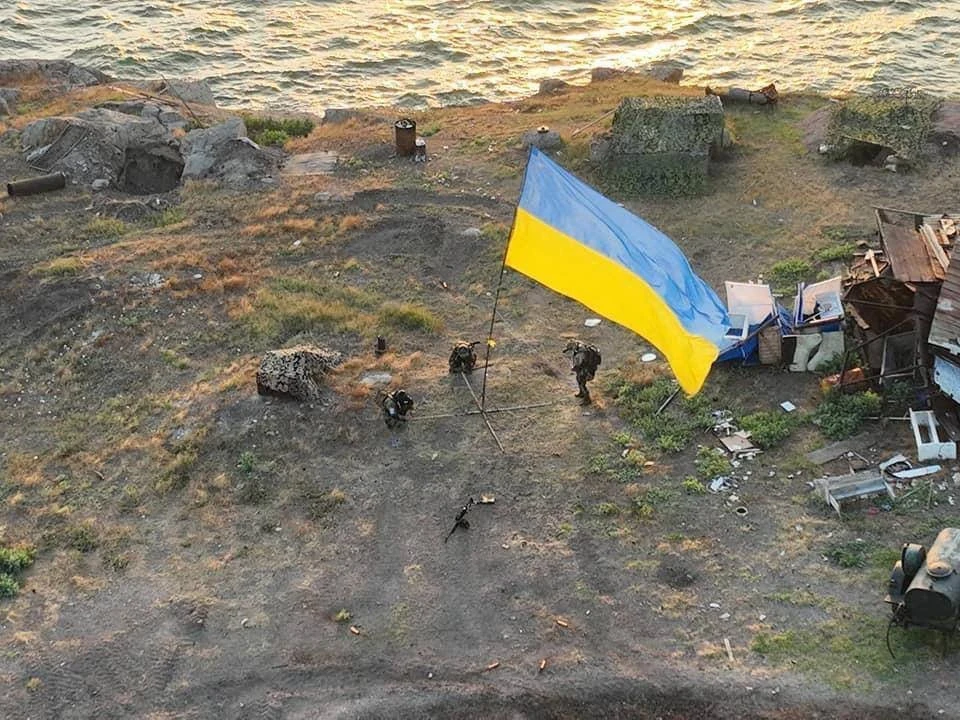Прапор України на острові Зміїни