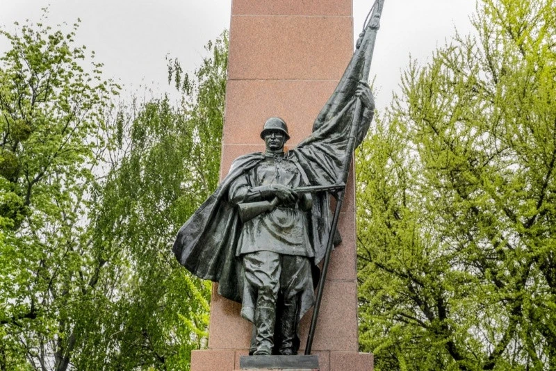 пам'ятник радянському солдату у Чернівцях