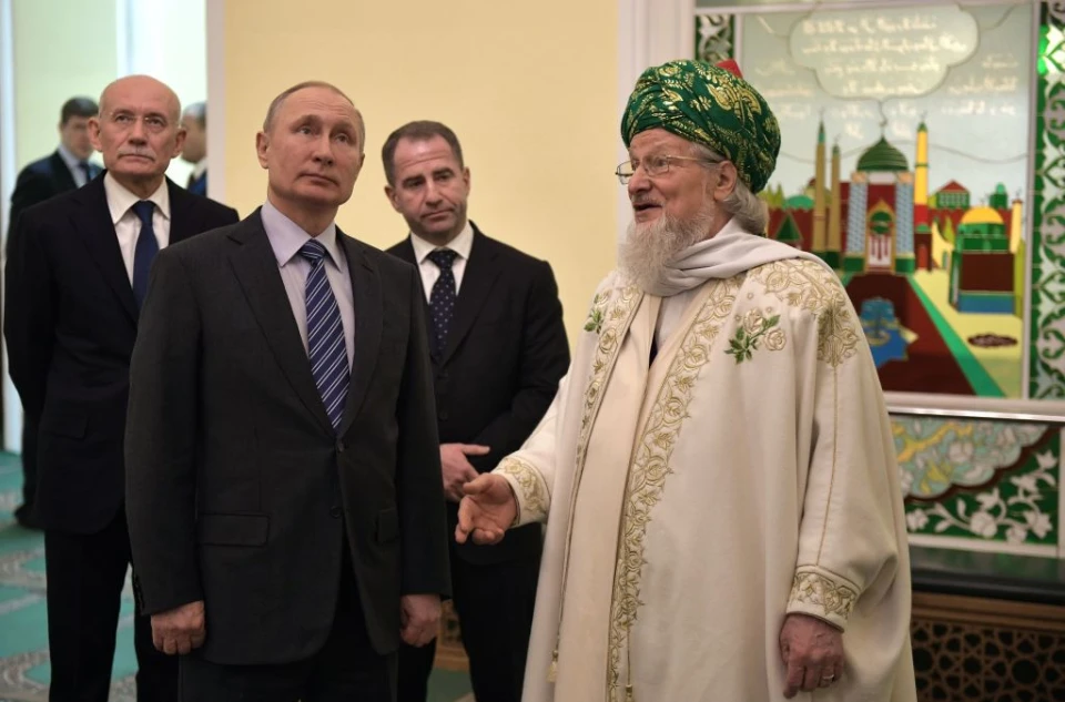Володимир Путін та Талгат Таджуддін (праворуч)