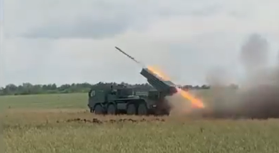 Kolomyia brigade shows how they fire at Russian forces from Grad ...