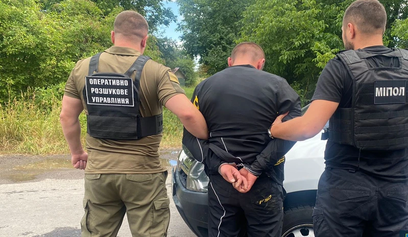 організатори  незаконного виїзду осіб призовного віку до Словаччини