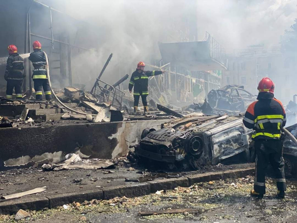Росіяни обстріляли центр Вінниці, є загиблі та поранені