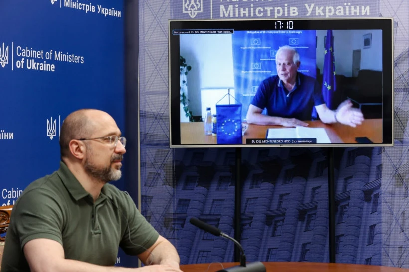 На фото Денис Шмигаль та Жозеп Боррель