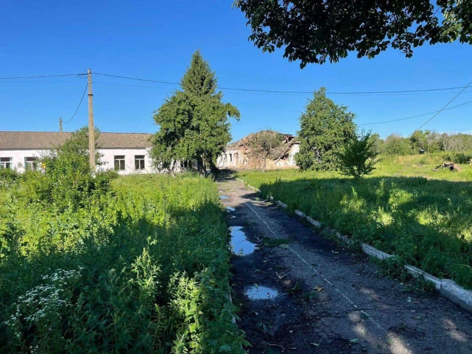 На фото наслідки обстрілу на Сумщині