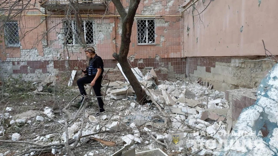 Наслідки нічного обстрілу багатоповерхівок у Харкові