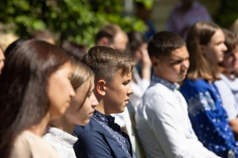 На фото юні українці
