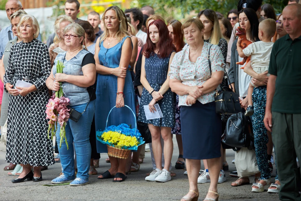 анотаційна дошка захиснику Юрію Чопику