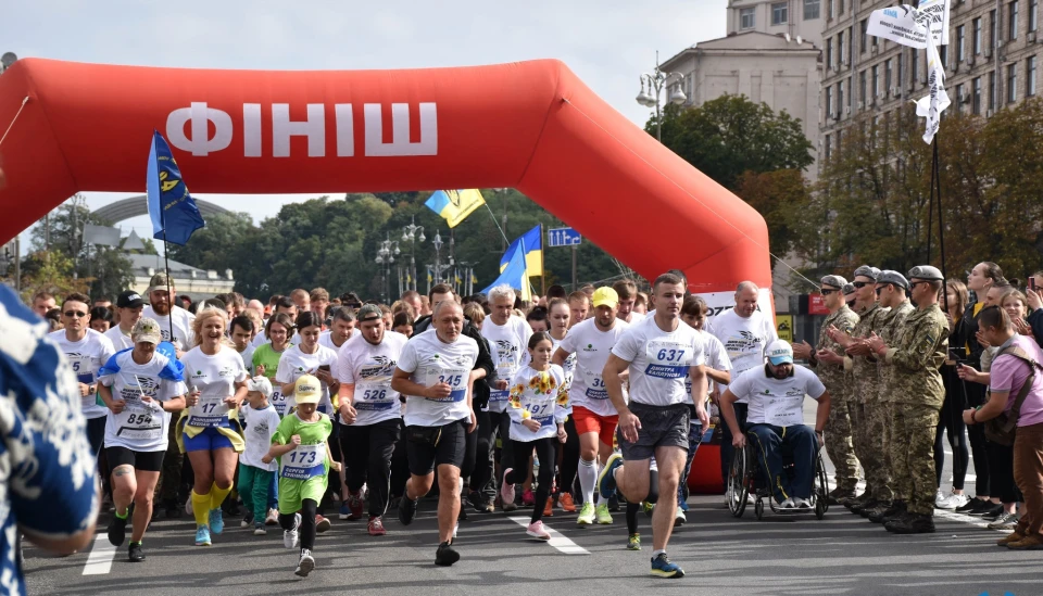 "Шаную воїнів, біжу за героїв України"