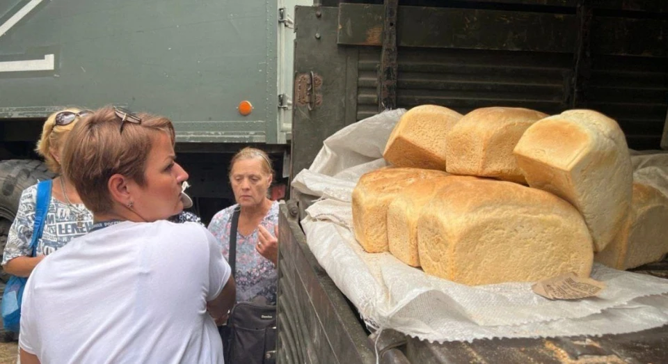 У Маріуполі колаборанти розкрадають гуманітарну допомогу