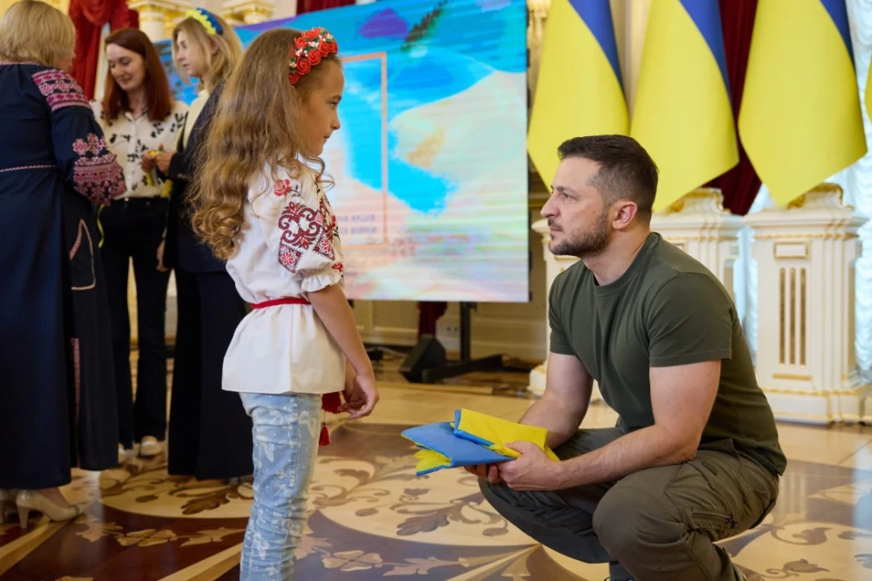 Зеленський нагородив семирічну волонтерку з Рівного