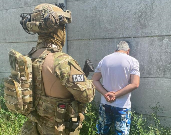 Здавав окупантам дислокацію та переміщення ЗСУ: мешканця Слов'янська взяли під варту