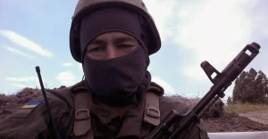 на фото: Артем Полежака, украинский поэт