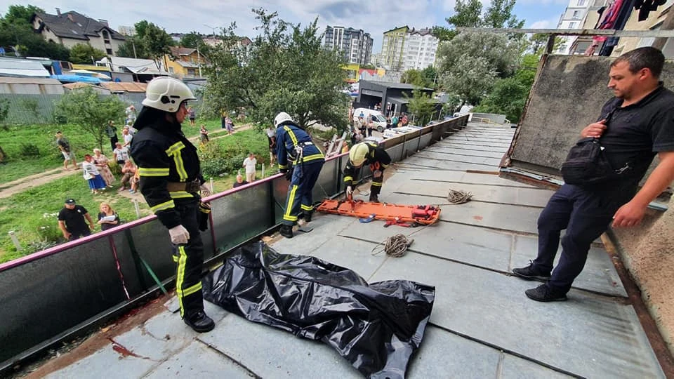 пенсіонер випав з вікна шостого поверху