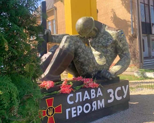 пам'ятник Героям ЗСУ