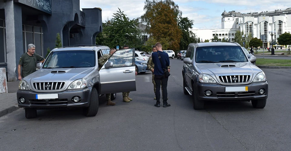 автівки і старлінки для військових