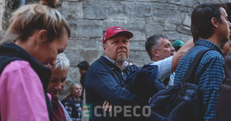 закапелок Марека Іващишина, відкриття до уродин